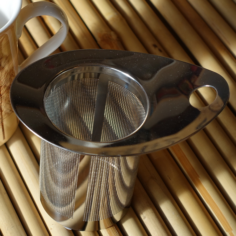 Large and solid “wave” stainless steel tea filter